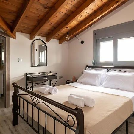 Tsatos Luxury Apartment Kremastí