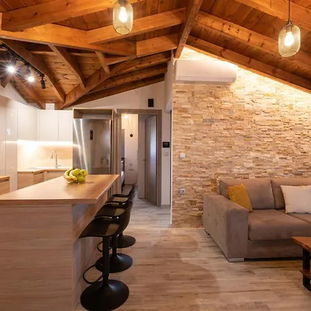 Tsatos Luxury شقة