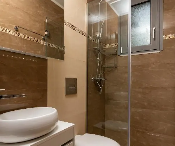 Tsatos Luxury شقة