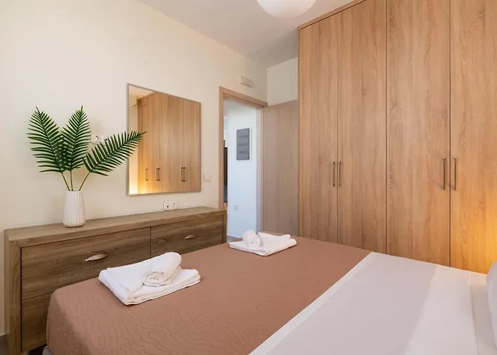 شقة Tsatos Luxury